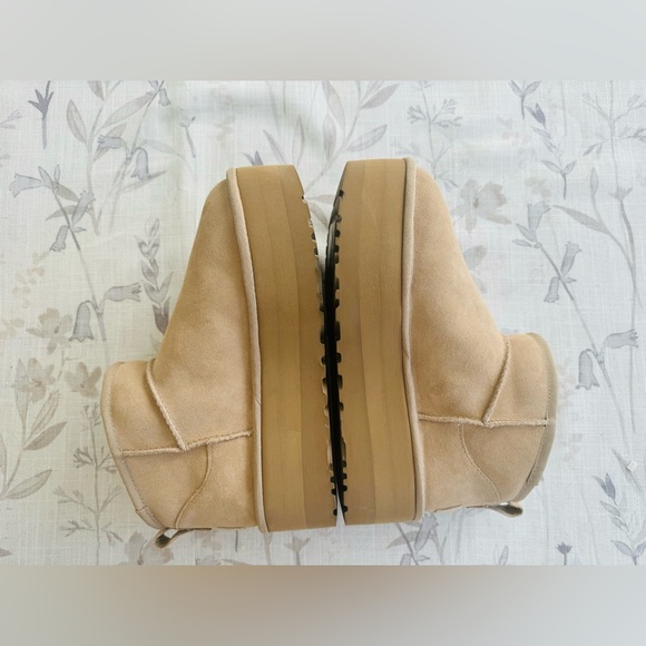 NWT UGG Classic Ultra Mini Platform Boots Sand Sz 8 - Picture 4 of 7